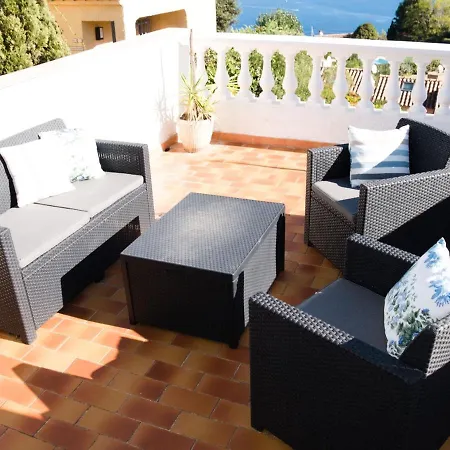 Modern Holiday In Th Oule Sur Mer With Swimming Pool تيول سور مير